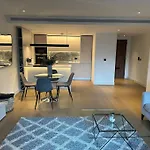 Luxury 1 Bedroom Apartment In White City 1 Minute From Westfield