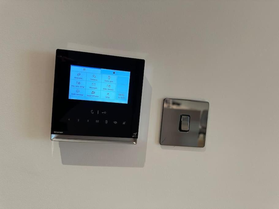 Luxury 1 Bedroom In White 1 Minute From Westfield Londra