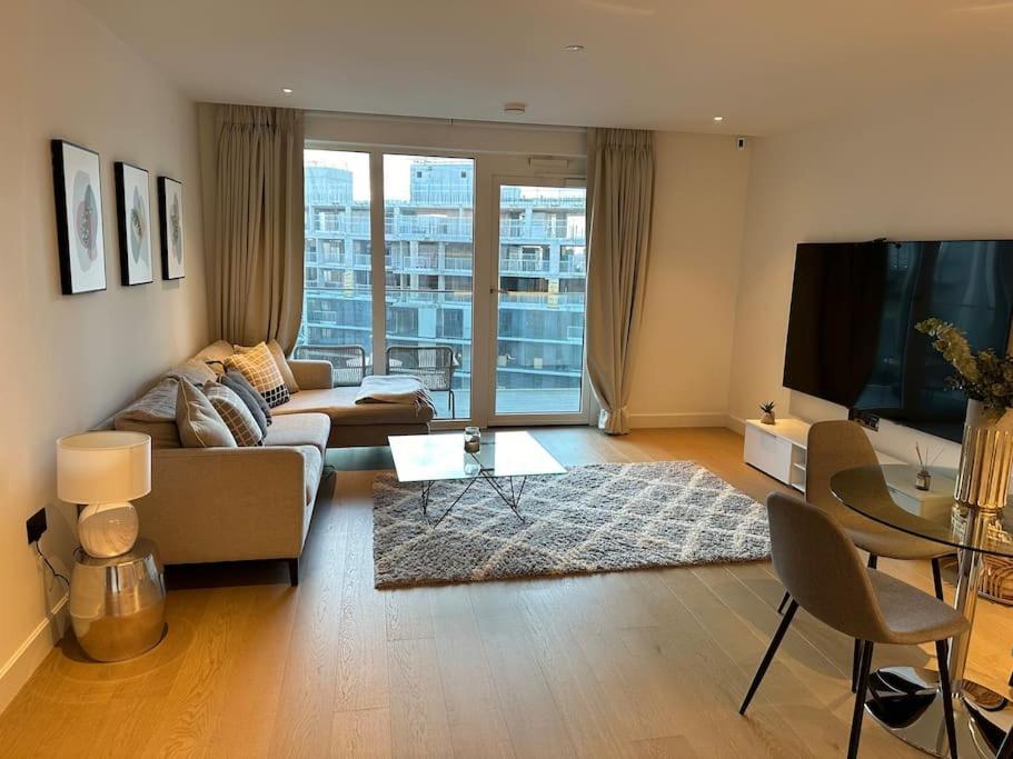 Luxury 1 Bedroom In White 1 Minute From Westfield Londra