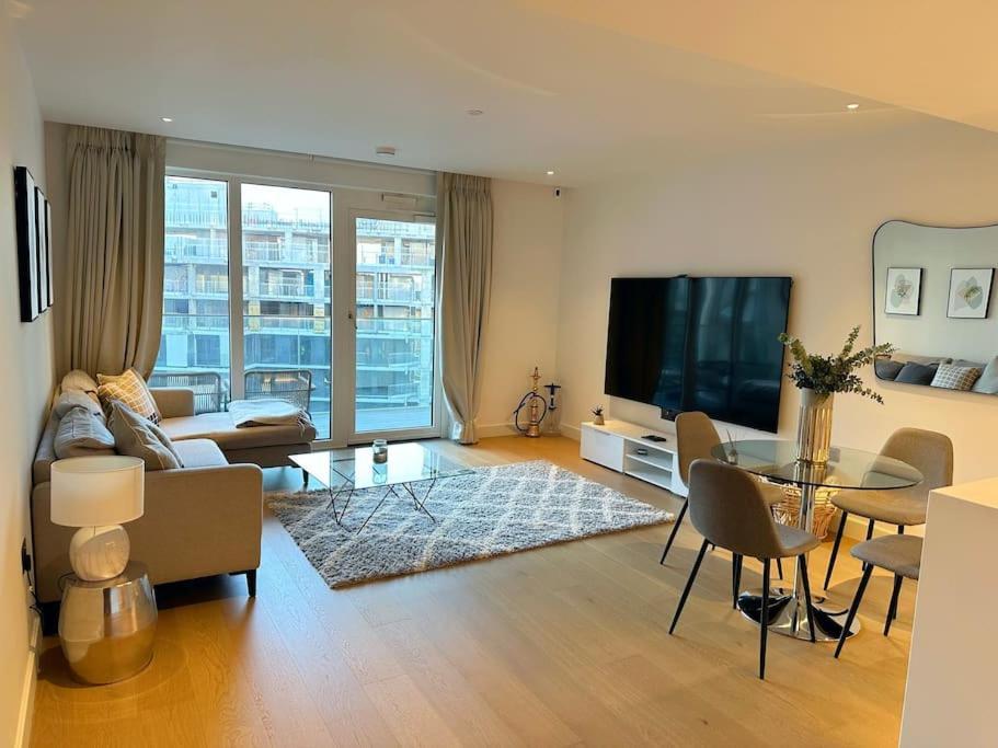 Luxury 1 Bedroom In White 1 Minute From Westfield Appartamento