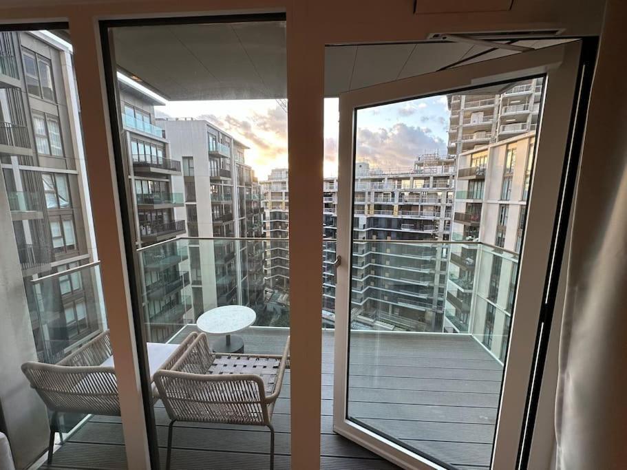Luxury 1 Bedroom In White 1 Minute From Westfield *